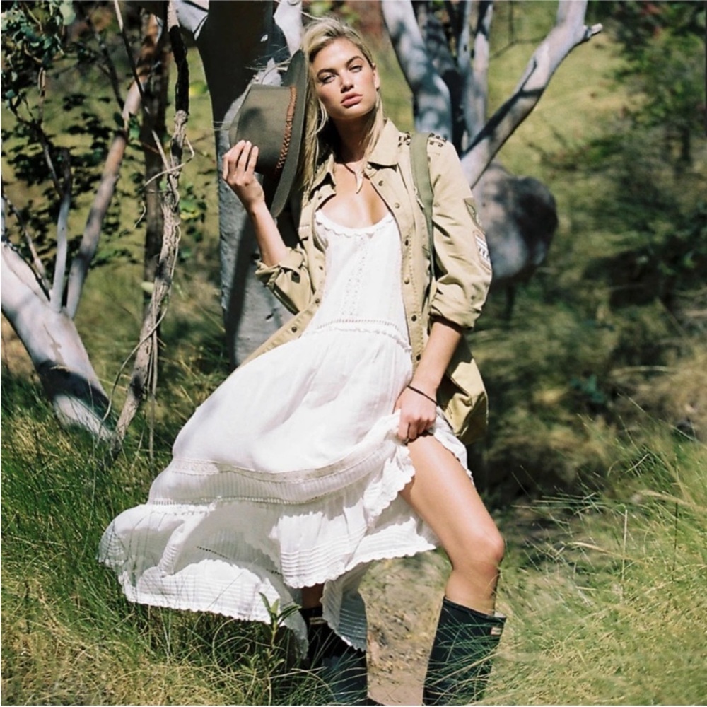 ✨!SOLD!✨Hanging Rock Strappy✨